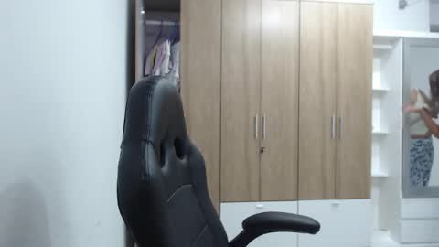 Roxana online show from November 27, 2025, 7:38 pm