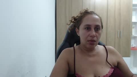 Snapshot of roxanalove7 chatting on April 22, 2026, 2:14 am Roxana online show from April 22, 2026, 2:14 am