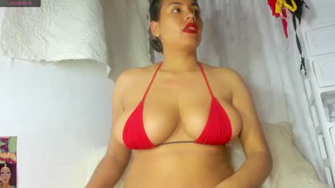 Snapshot of roxanamariahills_ chatting on July 14, 2026, 7:46 am Rosita online show from July 14, 2026, 7:46 am