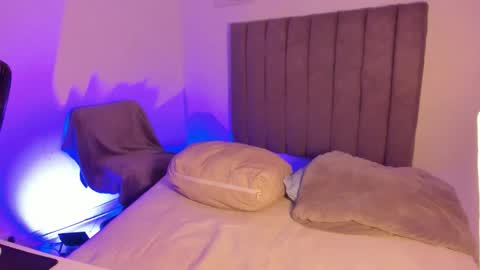 Roxane online show from February 12, 2026, 5:02 am