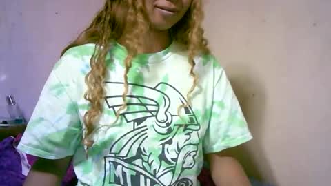 roxanne_98 online show from January 16, 2026, 2:48 am