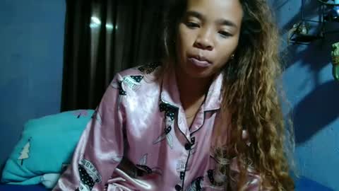 roxanne_98 online show from April 3, 2026, 1:58 am