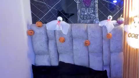 Roxanna online show from October 27, 2025, 12:53 pm