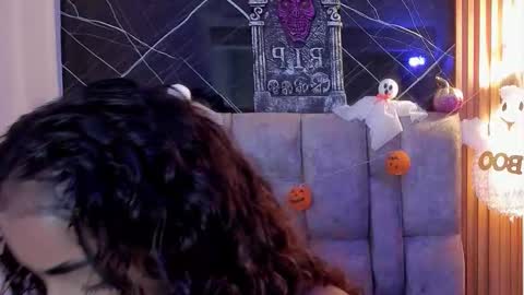 Roxanna online show from October 28, 2025, 11:58 am