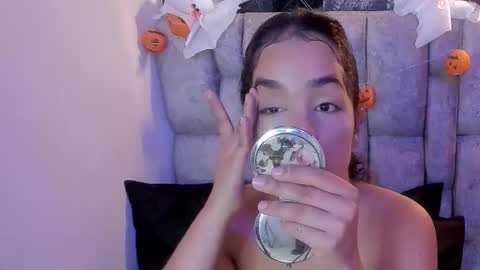 Roxanna online show from November 3, 2025, 12:39 pm