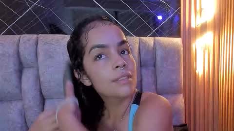 Roxanna online show from November 10, 2025, 12:04 pm