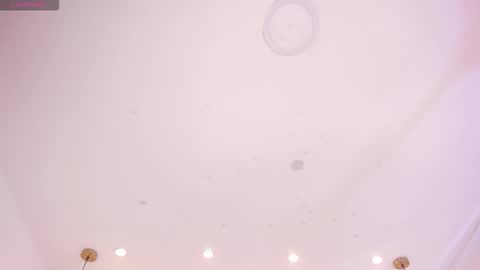 Snapshot of roxanne_hale chatting on November 16, 2025, 1:11 am Roxanne Hale online show from November 16, 2025, 1:11 am