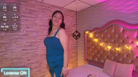 roxanne_han online show from October 3, 2025, 11:40 am