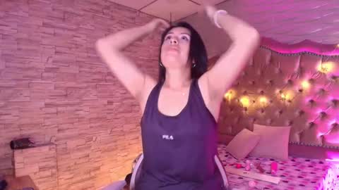 roxanne_han online show from October 27, 2025, 11:36 am