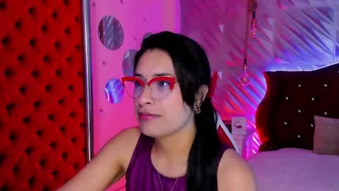 roxanne_han online show from April 20, 2026, 12:08 pm