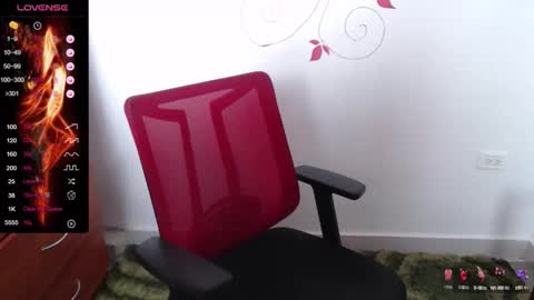 Snapshot of roxanne_summers2 chatting on September 25, 2025, 2:21 pm Roxanne Summers online show from September 25, 2025, 2:21 pm