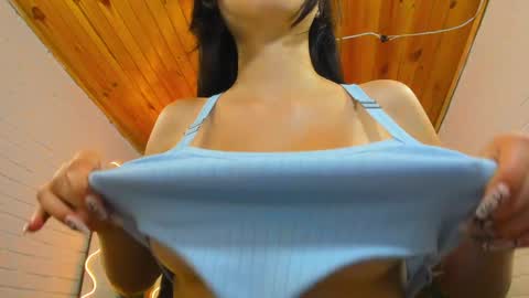 Snapshot of roxanne_tay chatting on January 6, 2025, 10:58 pm roxanne_tay online show from January 6, 2025, 10:58 pm