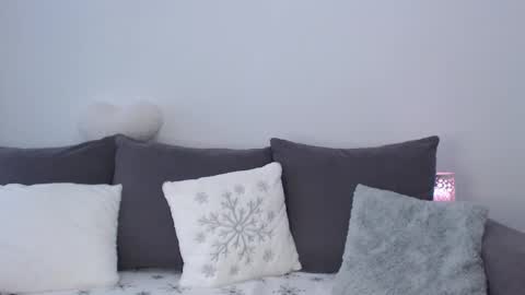 Snapshot of roxanneliss chatting on December 14, 2025, 12:43 pm roxanneliss online show from December 14, 2025, 12:43 pm