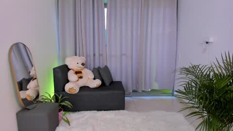  R O X I E  online show from January 17, 2025, 10:45 pm