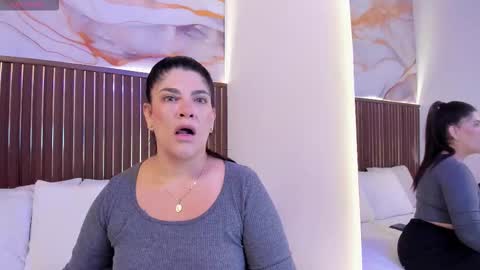 Roxie  online show from October 10, 2025, 11:42 am