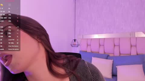 Snapshot of roxie_summers chatting on January 8, 2025, 1:53 am Roxie online show from January 8, 2025, 1:53 am