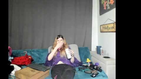 roxihazeleyes online show from January 7, 2026, 11:45 am