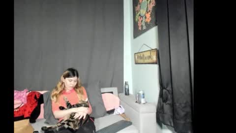 roxihazeleyes online show from February 5, 2026, 4:28 am