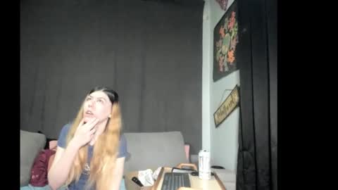 roxihazeleyes online show from March 10, 2026, 10:31 am