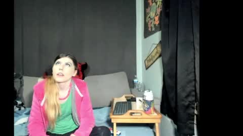 roxihazeleyes online show from April 1, 2026, 2:56 am