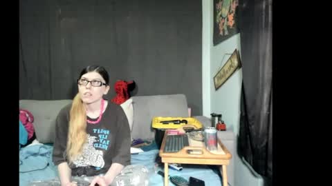 roxihazeleyes online show from April 13, 2026, 11:21 pm