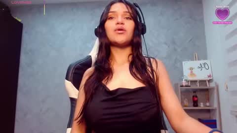 roxxi_2110 online show from December 3, 2025, 2:08 am