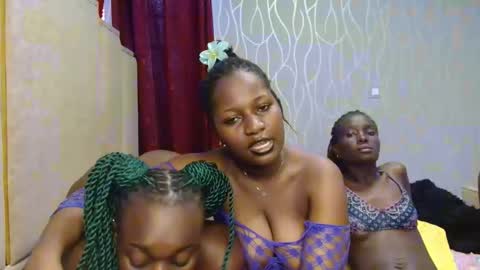 Roxy online show from November 25, 2025, 5:07 am