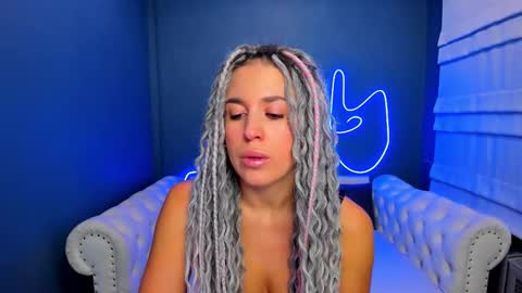 Snapshot of roxy_mars chatting on October 13, 2025, 1:16 am Roxy online show from October 13, 2025, 1:16 am