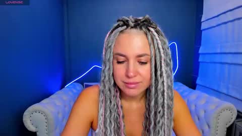 Roxy online show from March 28, 2026, 1:27 am