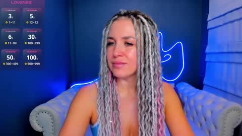 Roxy online show from April 7, 2026, 1:39 am