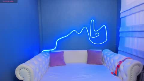 Roxy online show from April 22, 2026, 1:52 am