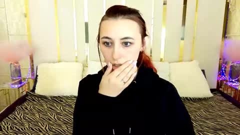roxy_rayy online show from October 14, 2025, 1:12 pm