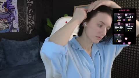 roxy_riot_ online show from December 14, 2025, 3:01 am