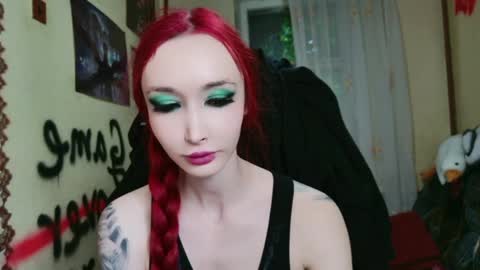 Snapshot of roxy_silver chatting on June 3, 2026, 1:25 pm Roxy online show from June 3, 2026, 1:25 pm