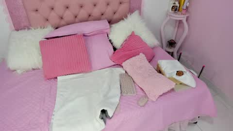 roxy_swt7 online show from May 24, 2026, 3:33 am