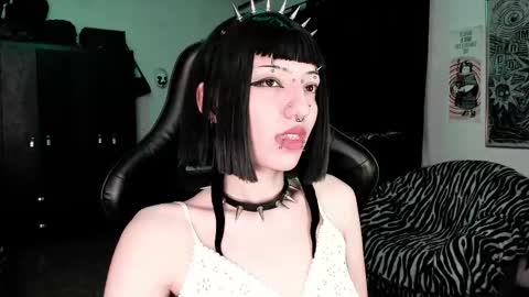 Snapshot of roxy_toxic chatting on February 4, 2026, 1:11 am Roxy Independient model Help me to reach 50 thumbs up online show from February 4, 2026, 1:11 am