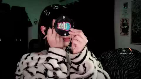 Snapshot of roxy_toxic chatting on February 12, 2026, 12:49 am Roxy Independient model Help me to reach 50 thumbs up online show from February 12, 2026, 12:49 am