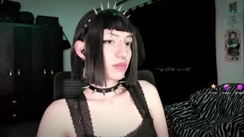 Snapshot of roxy_toxic chatting on February 13, 2026, 12:39 am Roxy Independient model Help me to reach 50 thumbs up online show from February 13, 2026, 12:39 am