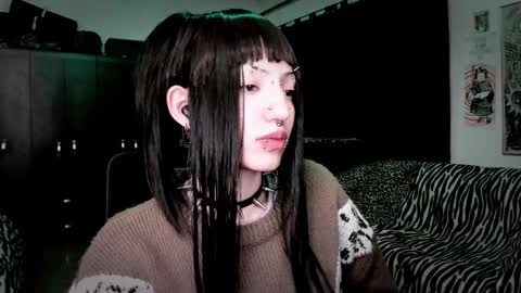 Snapshot of roxy_toxic chatting on March 3, 2026, 1:23 am Roxy Independient model Help me to reach 50 thumbs up online show from March 3, 2026, 1:23 am