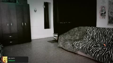 Roxy Independient model Help me to reach 50 thumbs up online show from March 31, 2026, 1:07 am