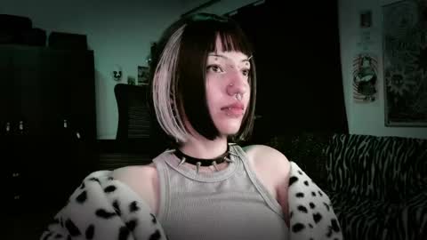 Roxy Independient model Help me to reach 50 thumbs up online show from May 15, 2026, 11:34 pm