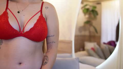 Snapshot of roxy_vega chatting on October 6, 2025, 12:35 pm Roxy online show from October 6, 2025, 12:35 pm