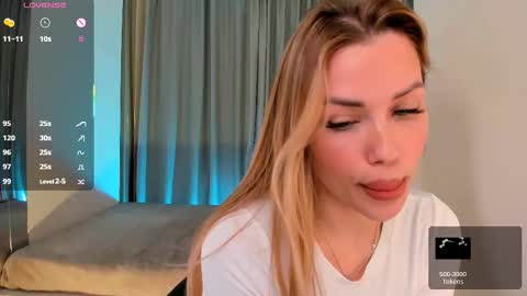 Snapshot of roxy_wet chatting on September 21, 2025, 1:35 pm Roxy follow me online show from September 21, 2025, 1:35 pm