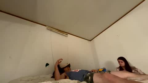 Roxy and Brock online show from October 2, 2025, 7:59 am