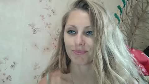 roxyfox18x01 online show from October 4, 2025, 1:53 pm