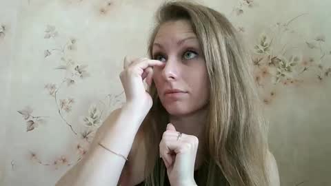 roxyfox18x01 online show from April 15, 2026, 7:59 am