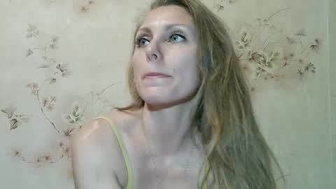 roxyfox18x01 online show from July 7, 2026, 8:13 pm