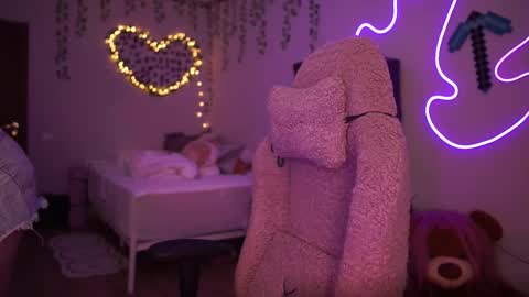 roxysuh online show from October 3, 2025, 8:11 am