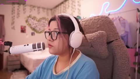 roxysuh online show from April 17, 2026, 7:33 am