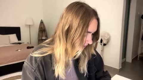 Roxy online show from March 23, 2026, 8:13 pm